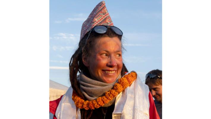 "Ha lasciato morire uno sherpa  per essere la prima donna a scalare 14 Ottomila in tre mesi". Accuse durissime contro un'alpinista norvegese