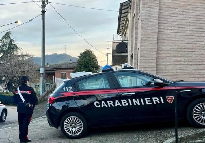 Presa a schiaffi e pugni per &ldquo;questioni&rdquo; di vicinato: due persone denunciate dai carabinieri