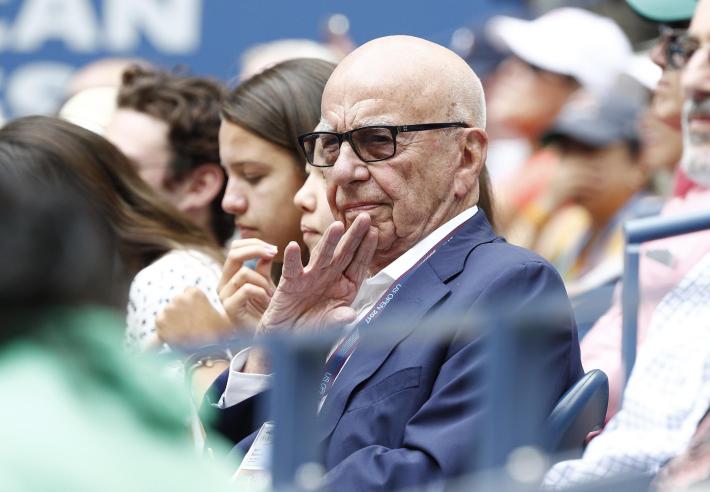 Rupert Murdoch (92 anni) in vacanza con l'ennesima nuova fiamma. Dasha Zhukova diventer&agrave; la quinta moglie