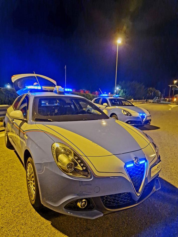 Tenta il furto in un appartamento di via  Bernini, ma il proprietario se ne accorge e lo insegue: arrestato da una pattuglia delle volanti finisce in via Burla