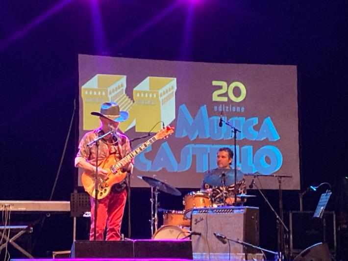 Sergio Caputo conquista la Pinko Arena