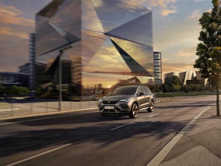 Cupra Ateca cambia. E rinnova i motori. 