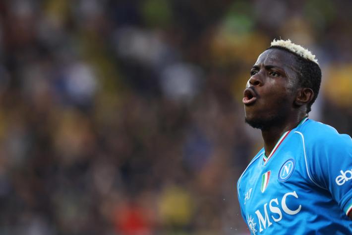 Osimhen (doppietta) trascina il Napoli: 3-1 a Frosinone all'esordio