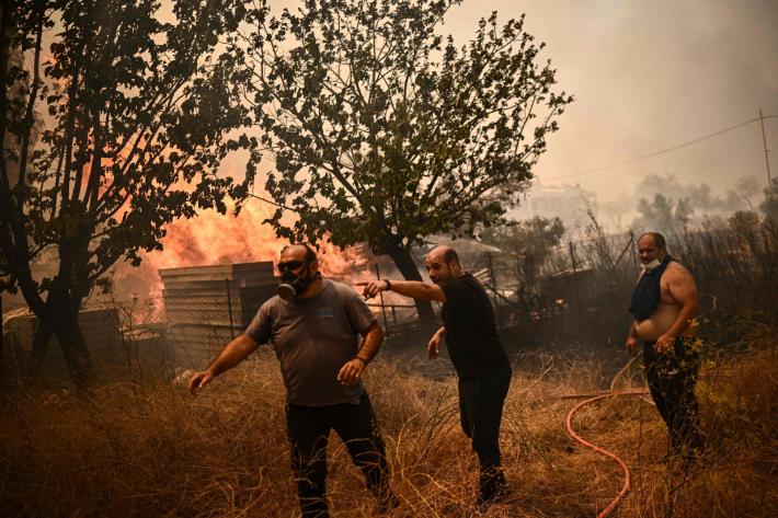 Tragedia in Grecia: 18 migranti (due erano bambini) carbonizzati per un incendio