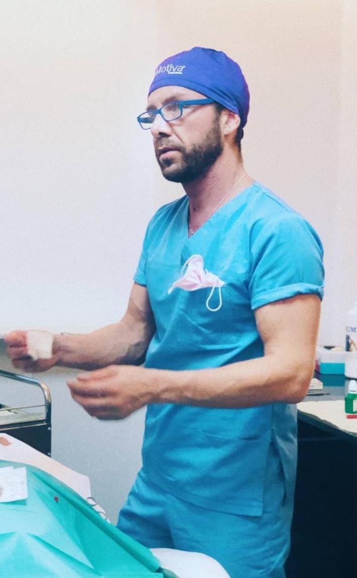 Chirurgo estetico dei vip, ma aveva la terza media: arrestato a Venezia