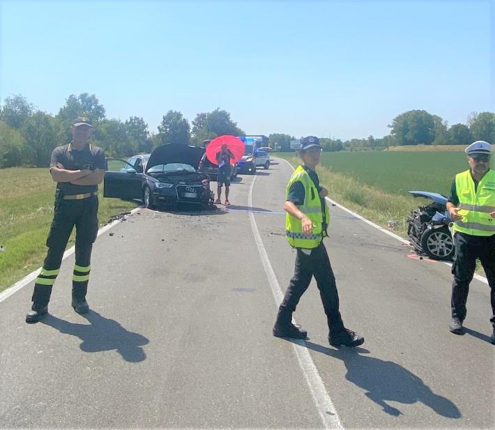 Fidenza, frontale sulla provinciale per Soragna a Chiusa Ferranda:  due persone all'ospedale