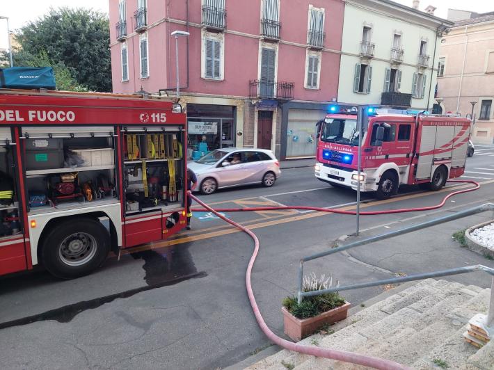 Fidenza, incendio nel Palazzo ex Gesuiti.  I vigili del fuoco domano le fiamme