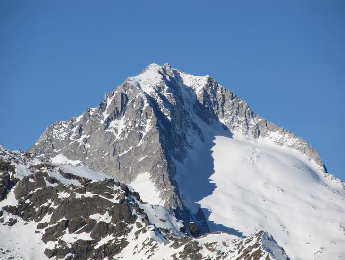 Un 57enne muore sul Car&egrave; Alto, a vegliare su di lui la cagnolina