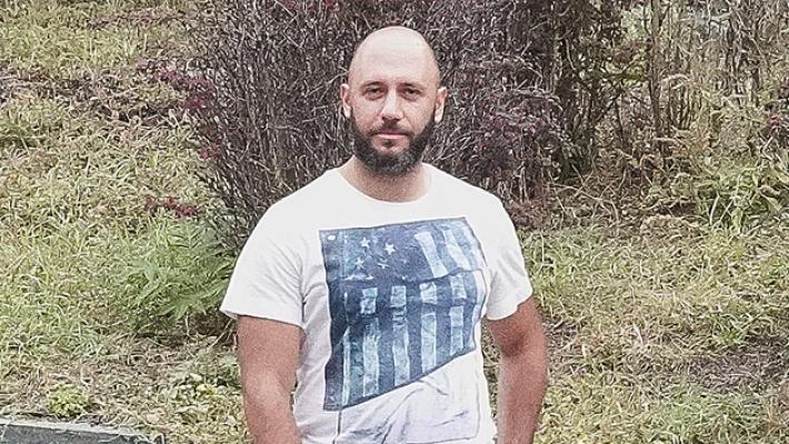 Bambina precipita dal quinto piano, presa al volo da un passante. Il racconto di chi l'ha salvata, un impiegato di 37 anni.  "Ho agito d'istinto"