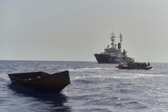 Migranti: arrivata a a Livorno la Humanity 1 con 57 persone