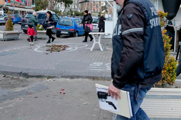 Giovane ucciso all'alba a Napoli, sospettato in Questura