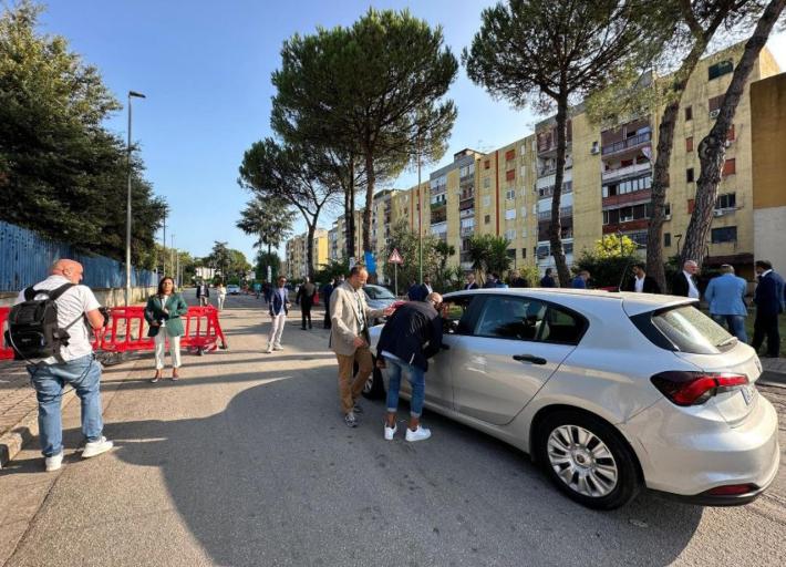 Meloni a Caivano, incontro con don Maurizio Patriciello 