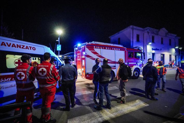 Un treno regionale investe e uccide 5 operai nel Torinese 