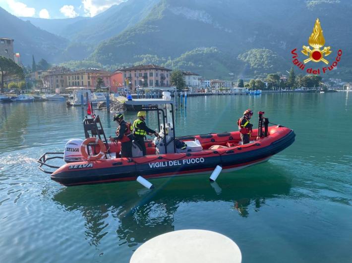 Continuano le ricerche della 20enne caduta  dalla barca per una manovra azzardata dispersa nelle acque del lago Iseo