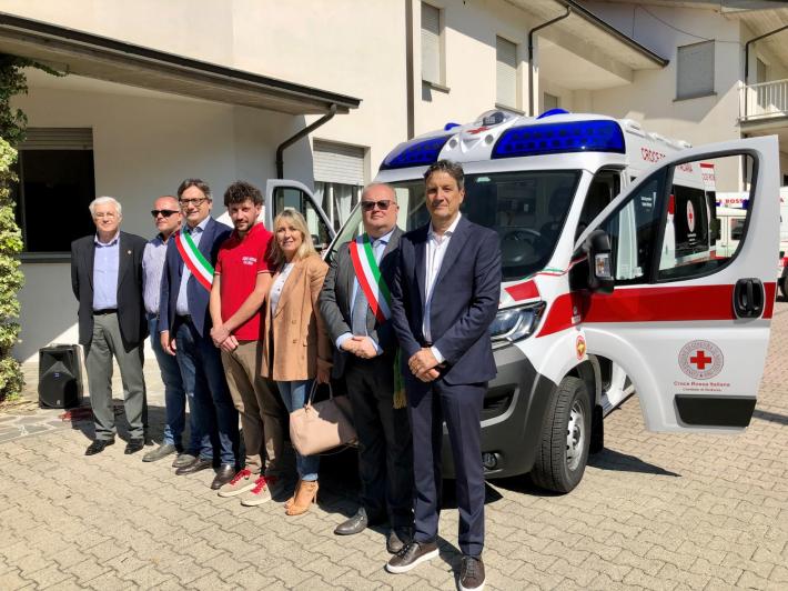 Cr&eacute;dit Agricole dona un'ambulanza alla Cri