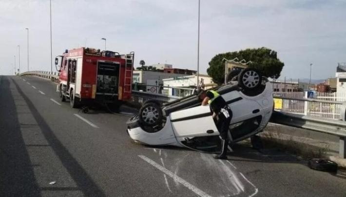 Ozzano, brucia un fienile: vigili del fuoco al lavoro dalla notte