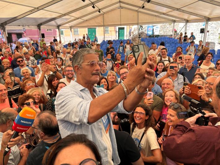 Fiorello show a Camogli: "L'opposizione della Meloni &egrave; il Pd? No, suo marito"