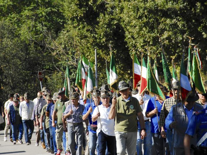 Ramiola in festa per i 50 anni delle penne nere 