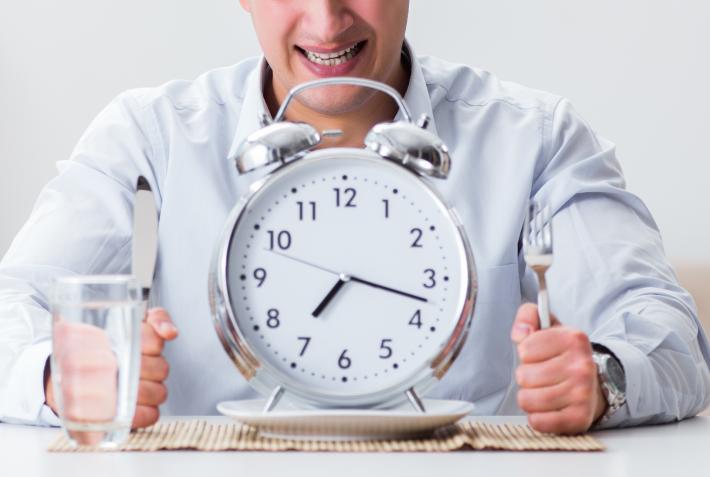 Il &laquo;cibo lento&raquo; brucia pi&ugrave; calorie. I tanti benefici dai pasti &laquo;rilassati&raquo;