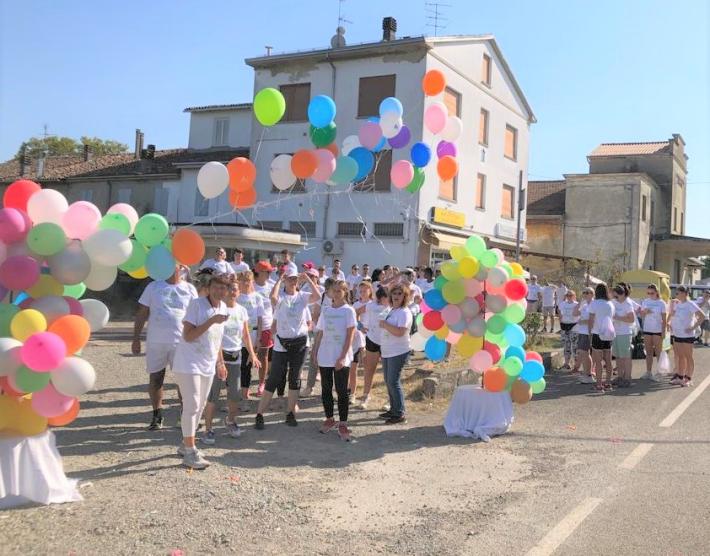 Castione, quella passeggiata in un tripudio di colori