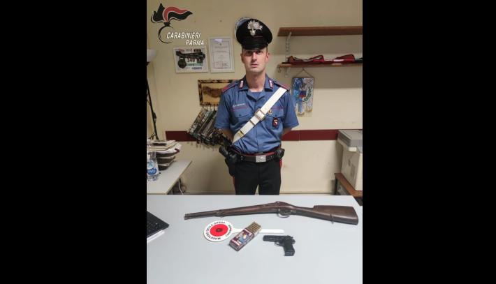 Possesso irregolare di armi: due settantenni nei guai