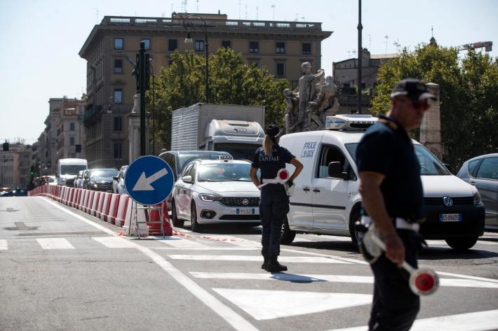 Roma, tredicenne ucciso da un'auto pirata