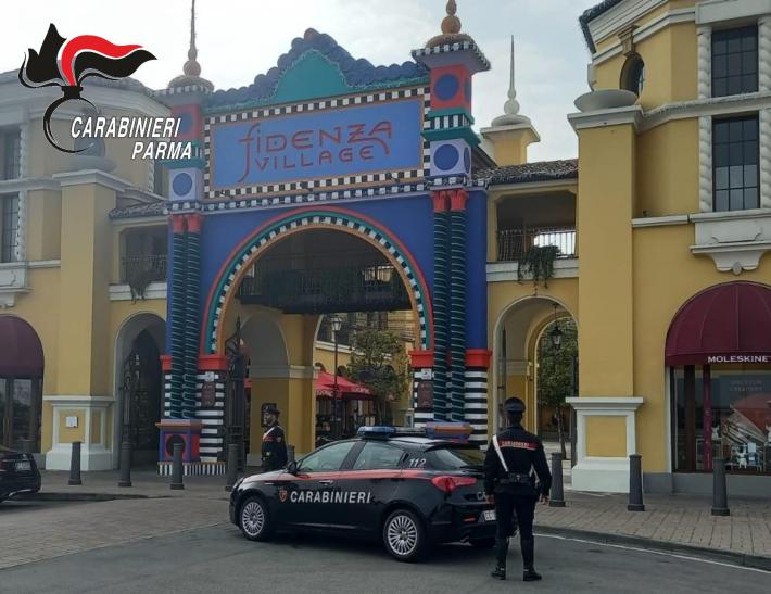 Scappa dal CPR a Roma e torna a Parma per rubare un paio di scarpe al Fidenza Village: arrestato