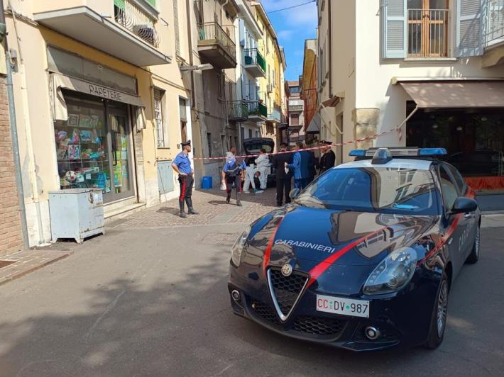Fidenza, trovata in casa morta forse da due, tre settimane