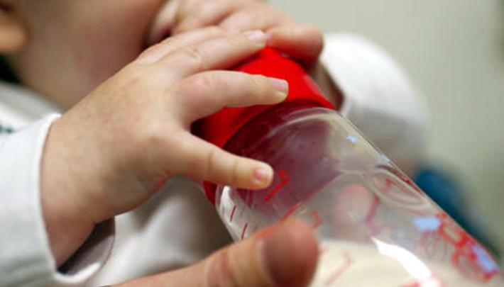 Bimba morta: la mamma, pensavo che i biberon bastassero