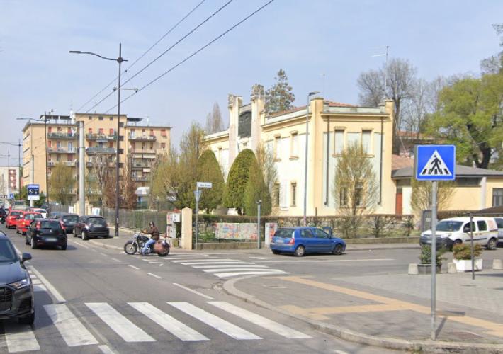 Scontro auto-scooter in  via Emilio Lepido: un ferito al pronto soccorso