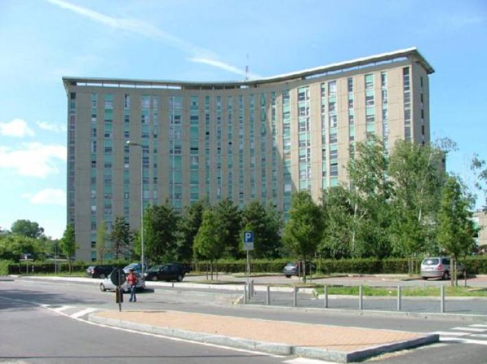 Milano, detenuto evade dall'ospedale, in coma agente che lo insegue: si sono lanciati entrambi dalla finestra