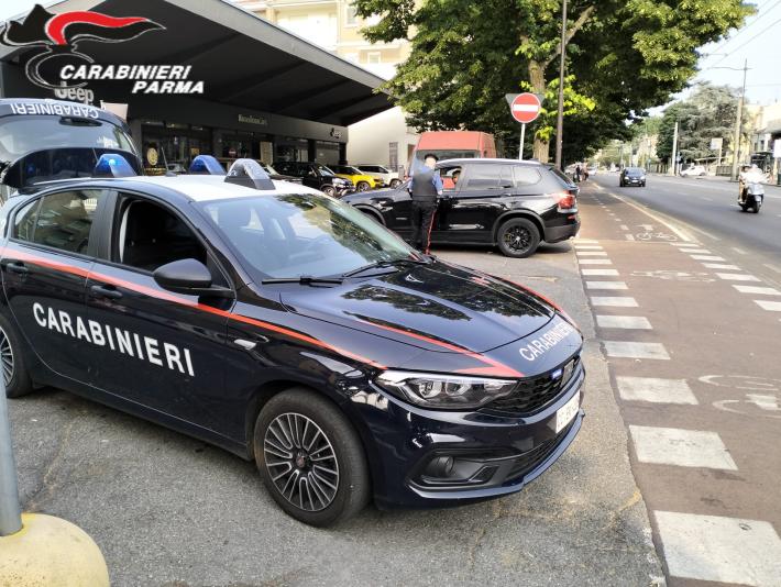 Tenta di sottrarsi ai controlli, arrestato dai carabinieri