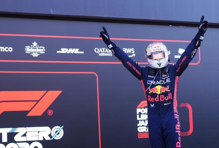 F1:Giappone;vince Verstappen, quarta la Ferrari di Leclerc.  La Red Bull vince il Mondiale costruttori 