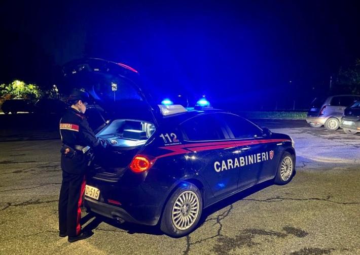 Pestati a calci e pugni da un gruppo di ragazzi ora denunciati dai carabinieri