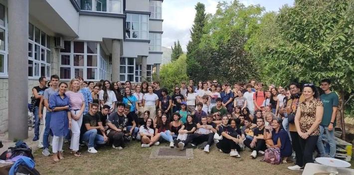 Quei sogni cancellati dall'odio per il &laquo;diverso&raquo;. Il racconto dei 75 studenti parmigiani in Bosnia