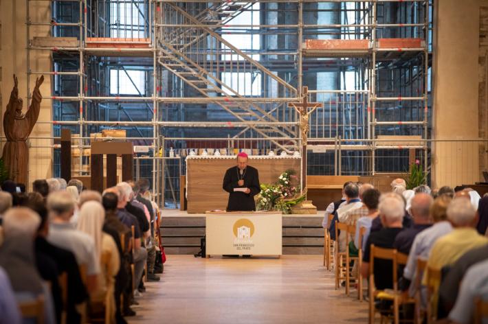 Il vescovo: &laquo;Chi fugge da guerre e carestie trovi accoglienza&raquo; 