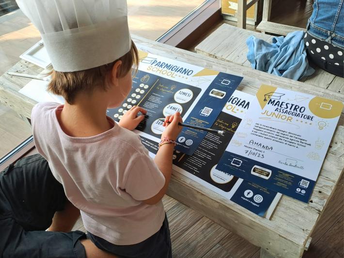 Caseifici Aperti: inaugurata la Parmigiano School per i maestri assaggiatori junior 