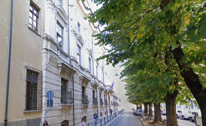 Incinta a 13 anni, madre a processo a Mantova insieme al fidanzato ventenne: &laquo;Lasci&ograve; che dormissero insieme&raquo;