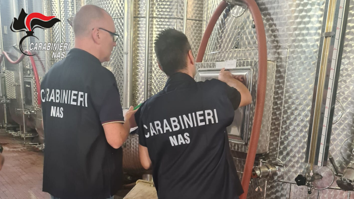 Irregolarit&agrave; in un'azienda vinicola di Parma: multa di 1000 euro