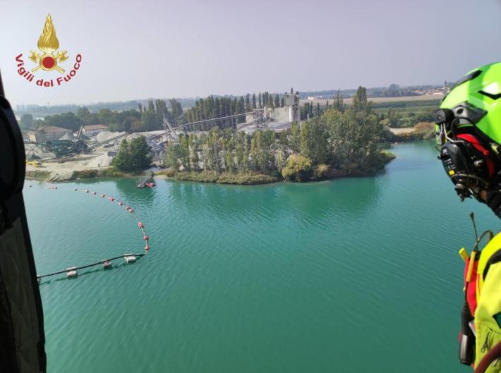 Elicottero caduto nelle acque a Ferrara: si cerca ancora un disperso, sul posto anche i carabinieri del Ris di Parma 