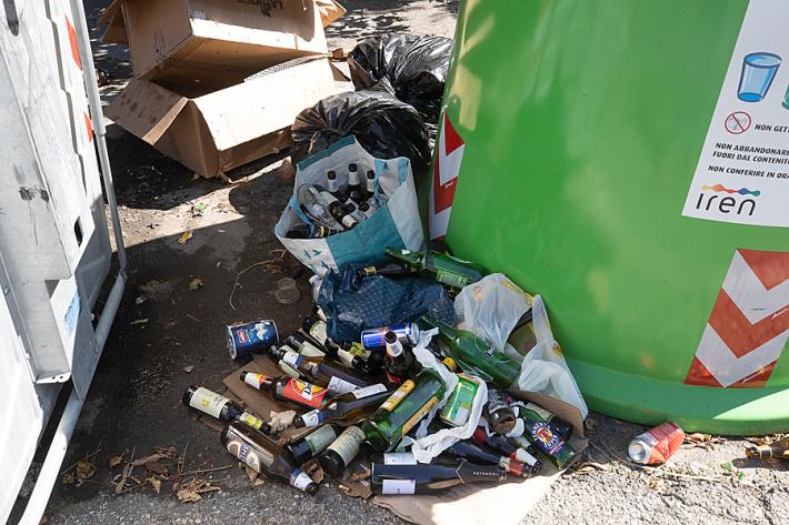 Via Zacconi, la protesta dei residenti: &laquo;Musica alta fino all'alba,  siamo esasperati&raquo;