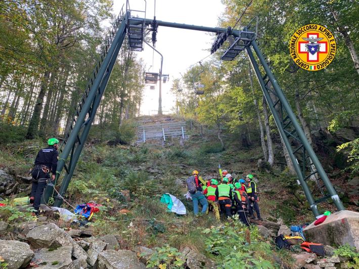 Lagdei, cade dalla seggiovia e precipita a terra dopo un volo di 6 metri: l'elisoccorso lo ha trasportato al Maggiore  - Foto