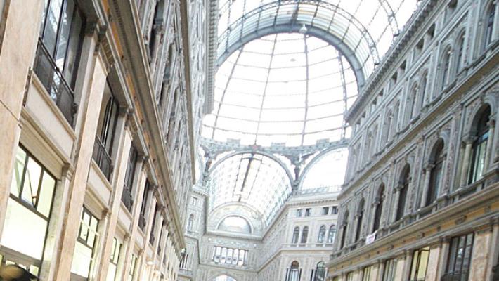 Spara a 14 anni per festeggiare compleanno, panico a Napoli