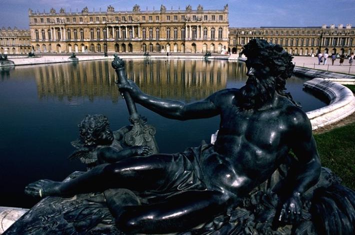 Versailles, nuovo allarme bomba: evacuata la Reggia 