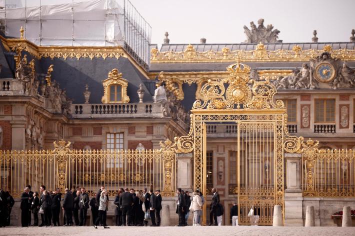 Parigi, evacuata per la terza volta la Reggia di Versailles 