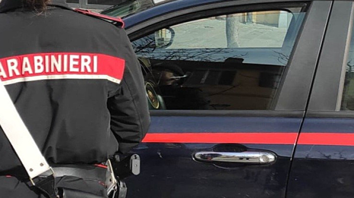 Chiama di continuo i carabinieri per fatti infondati: denunciata