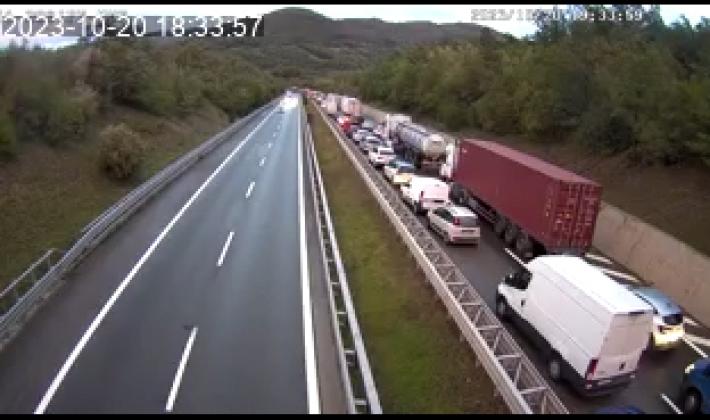 A15, incidente tra due auto e un camion: tre feriti, gravissima una donna. Autostrada chiusa fra Berceto e Borgotaro in entrambe le direzioni 