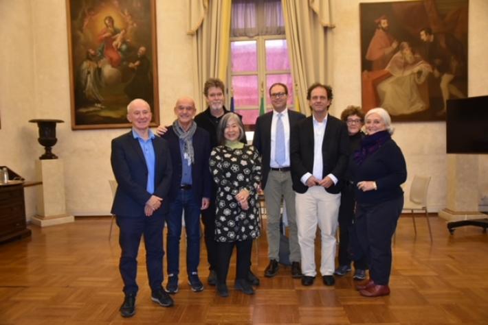 Da paziente a ritrattista dei sanitari che gli hanno salvato la vita durante la pandemia