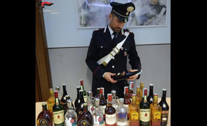 Ruba alcolici in un supermercato: denunciato 54enne