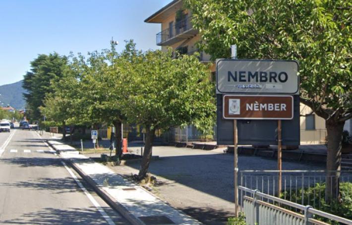 Uccide il padre a coltellate e ferisce gravemente la madre 